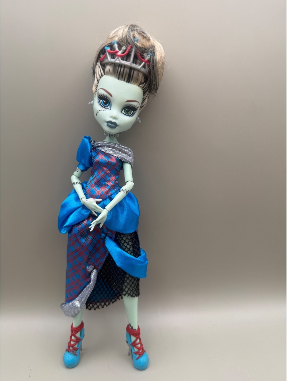 Monster High Scarily Ever After Frankie Stein Threaderella
